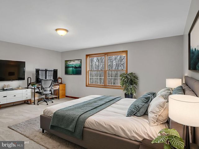 7 CLEAR SPRINGS RD, Dillsburg, PA 17019