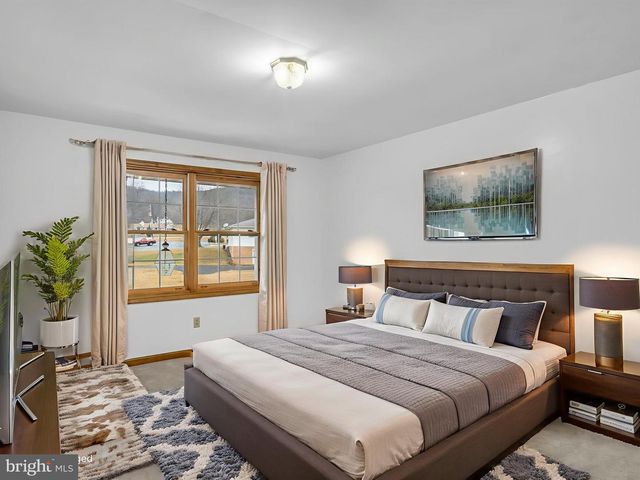 7 CLEAR SPRINGS RD, Dillsburg, PA 17019