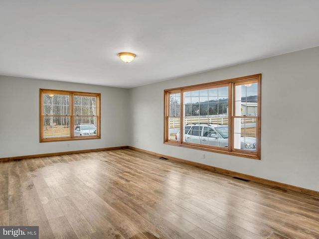 7 CLEAR SPRINGS RD, Dillsburg, PA 17019