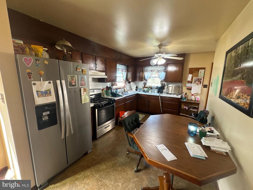 1009 MAIN ST, Harrisburg, PA 17113