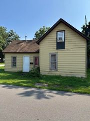 308 E John Street, Knox, IN 46534