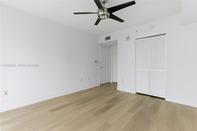 31 SE 5th St 2301, Miami, FL 33131