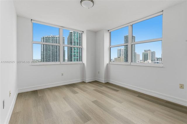 31 SE 5th St 2301, Miami, FL 33131