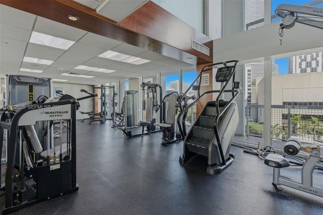 31 SE 5th St 2301, Miami, FL 33131