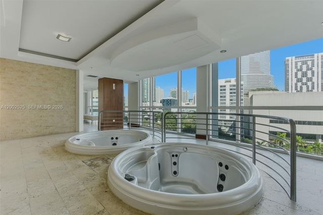 31 SE 5th St 2301, Miami, FL 33131