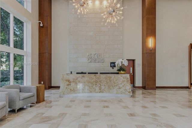 31 SE 5th St 2301, Miami, FL 33131