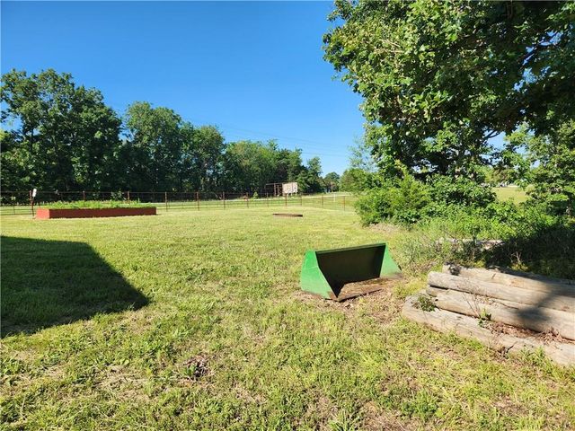 10909 7 Highway, Clinton, MO 64735