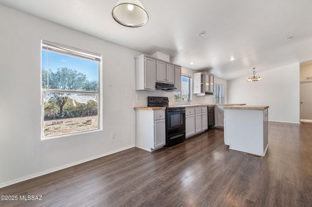 11745 S Kicking Horse Place, Vail, AZ 85641