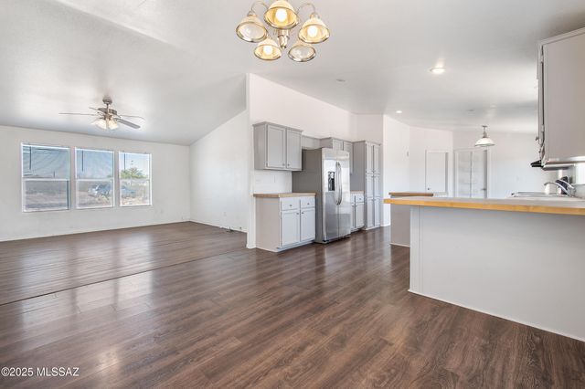 11745 S Kicking Horse Place, Vail, AZ 85641