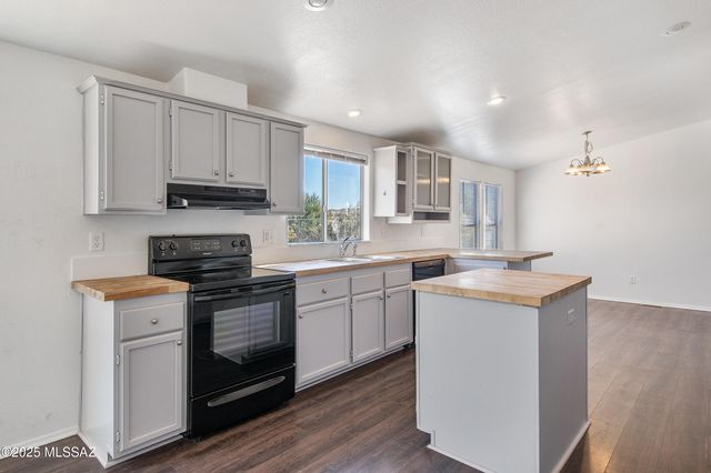 11745 S Kicking Horse Place, Vail, AZ 85641