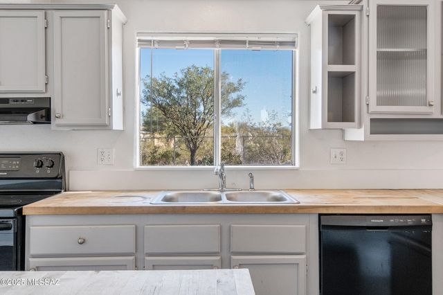 11745 S Kicking Horse Place, Vail, AZ 85641