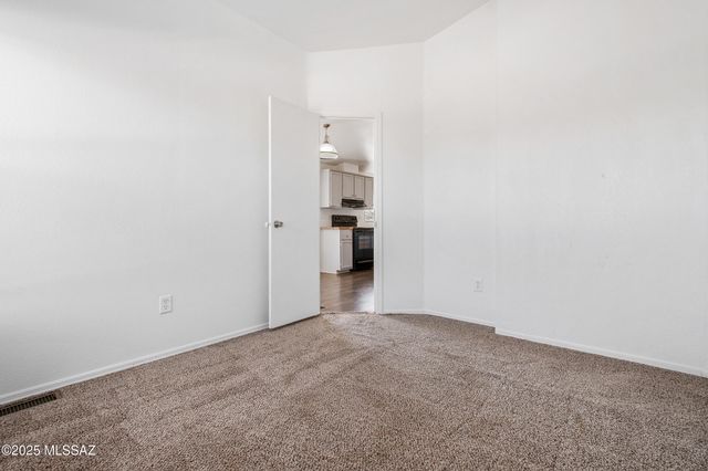 11745 S Kicking Horse Place, Vail, AZ 85641