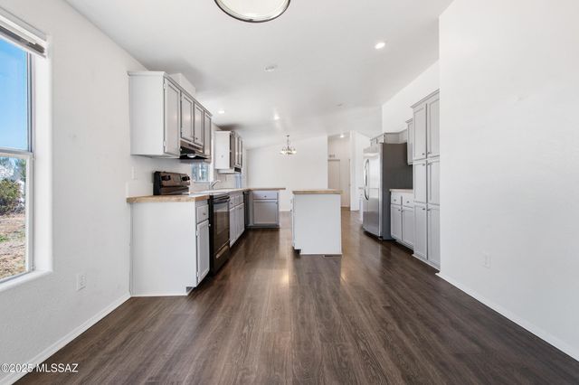 11745 S Kicking Horse Place, Vail, AZ 85641