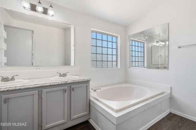 11745 S Kicking Horse Place, Vail, AZ 85641