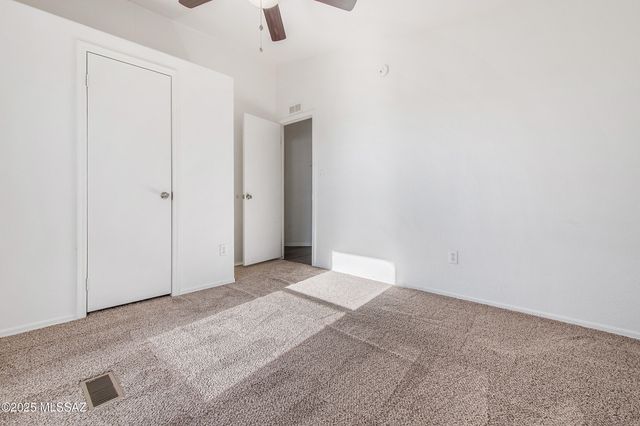 11745 S Kicking Horse Place, Vail, AZ 85641