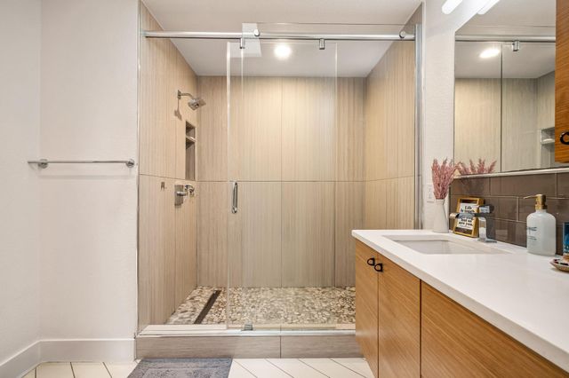 1124 Linden ST B, Austin, TX 78702