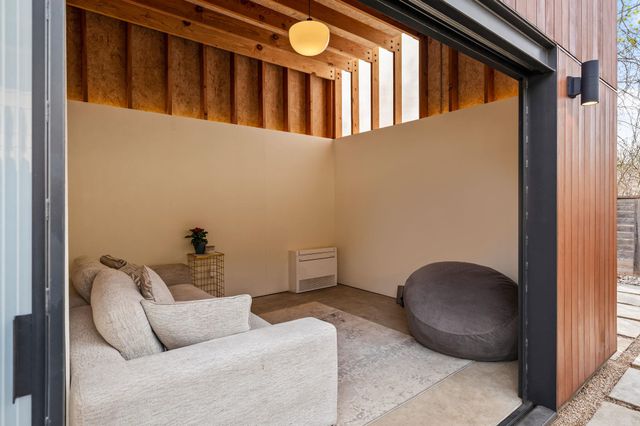 1124 Linden ST B, Austin, TX 78702