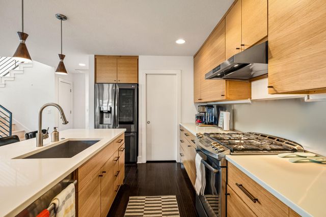 1124 Linden ST B, Austin, TX 78702