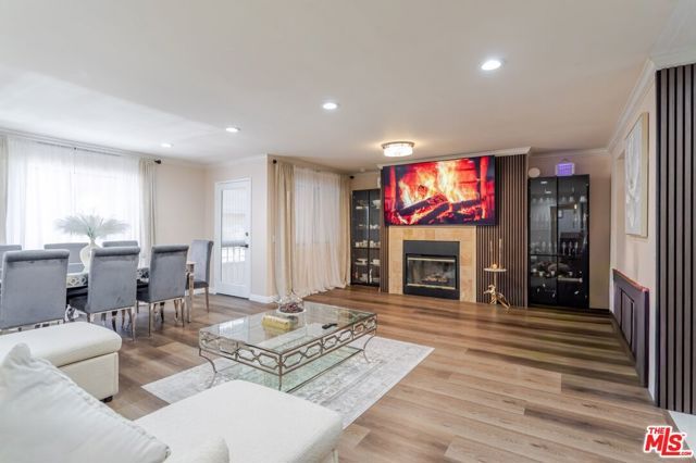 330 Burchett Street 206, Glendale, CA 91203