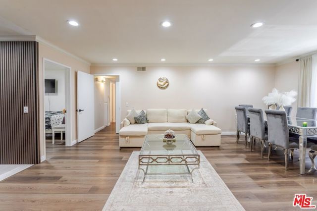 330 Burchett Street 206, Glendale, CA 91203