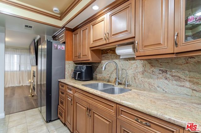 330 Burchett Street 206, Glendale, CA 91203