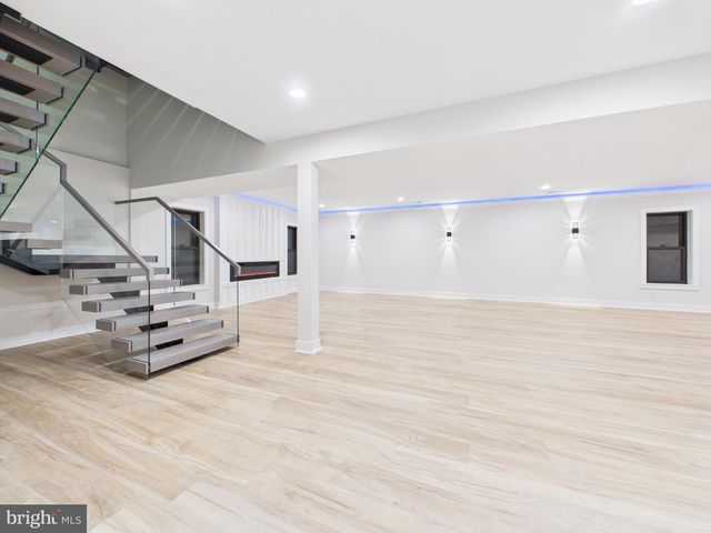 9900 BARBARA ANN LN, Fairfax, VA 22032