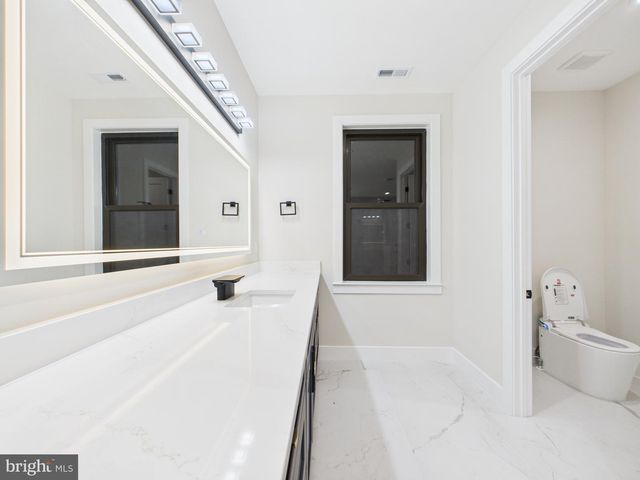 9900 BARBARA ANN LN, Fairfax, VA 22032