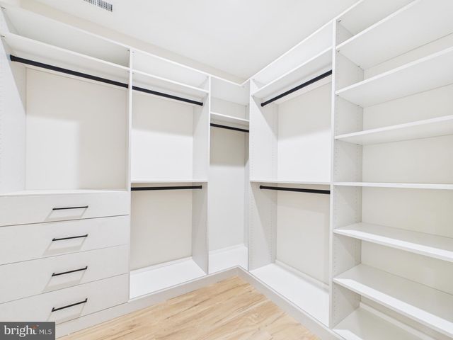 9900 BARBARA ANN LN, Fairfax, VA 22032