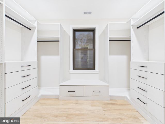 9900 BARBARA ANN LN, Fairfax, VA 22032