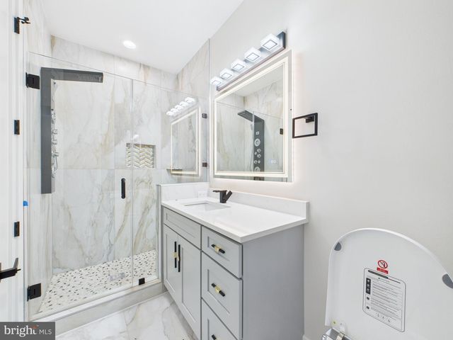 9900 BARBARA ANN LN, Fairfax, VA 22032