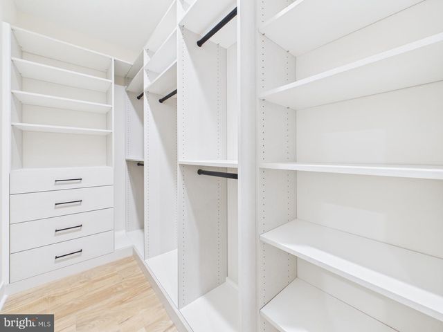 9900 BARBARA ANN LN, Fairfax, VA 22032