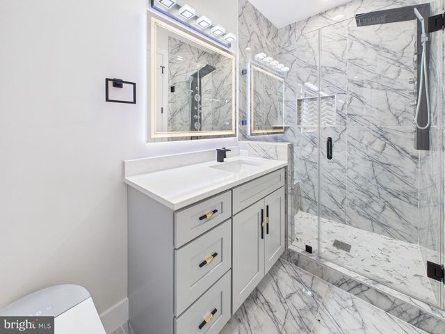 9900 BARBARA ANN LN, Fairfax, VA 22032