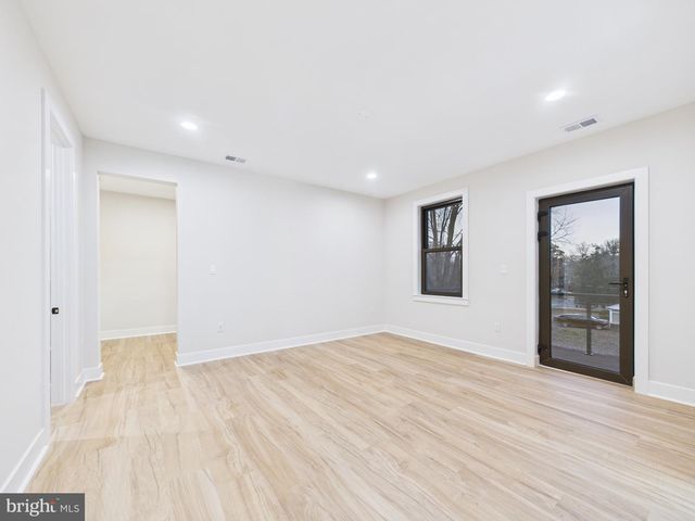 9900 BARBARA ANN LN, Fairfax, VA 22032