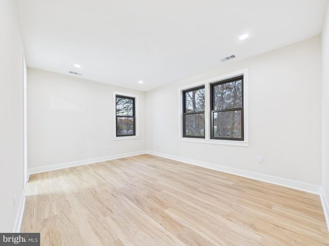 9900 BARBARA ANN LN, Fairfax, VA 22032