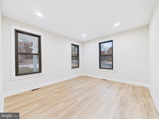 9900 BARBARA ANN LN, Fairfax, VA 22032