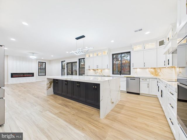 9900 BARBARA ANN LN, Fairfax, VA 22032