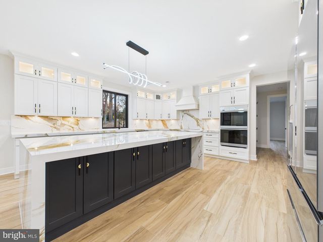 9900 BARBARA ANN LN, Fairfax, VA 22032