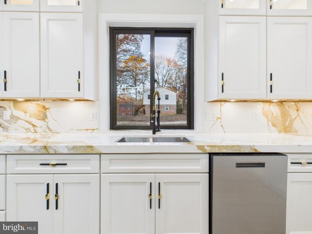 9900 BARBARA ANN LN, Fairfax, VA 22032