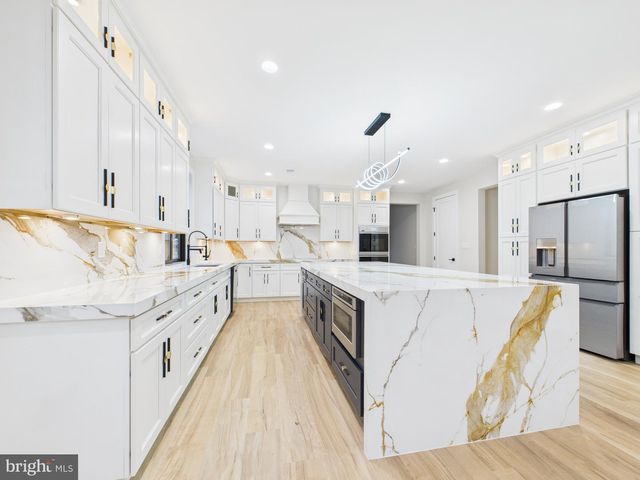 9900 BARBARA ANN LN, Fairfax, VA 22032