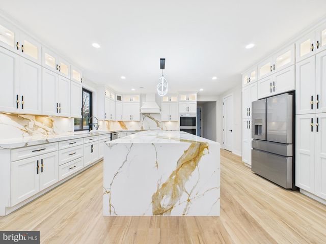 9900 BARBARA ANN LN, Fairfax, VA 22032