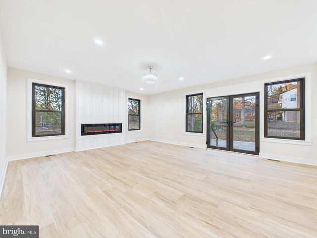 9900 BARBARA ANN LN, Fairfax, VA 22032