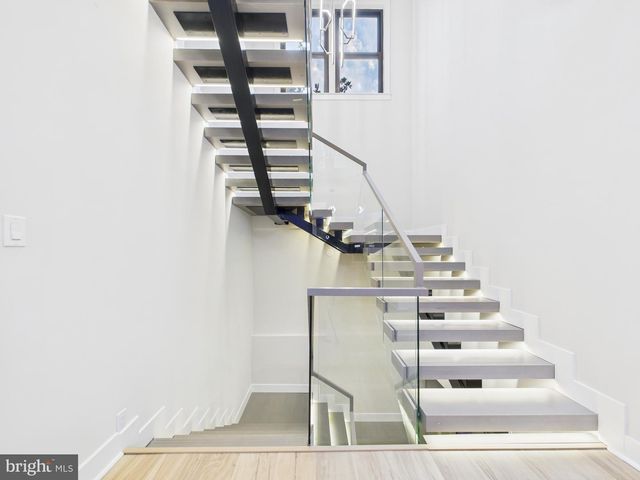 9900 BARBARA ANN LN, Fairfax, VA 22032