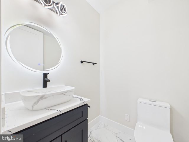 9900 BARBARA ANN LN, Fairfax, VA 22032