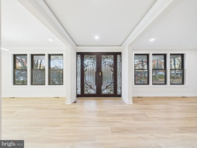 9900 BARBARA ANN LN, Fairfax, VA 22032