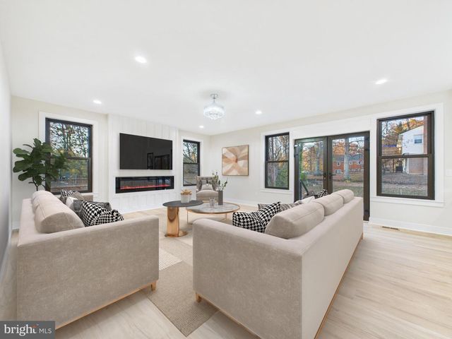 9900 BARBARA ANN LN, Fairfax, VA 22032