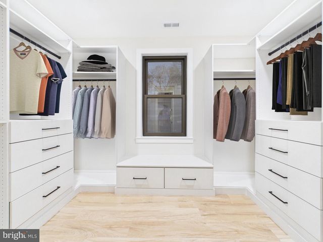 9900 BARBARA ANN LN, Fairfax, VA 22032