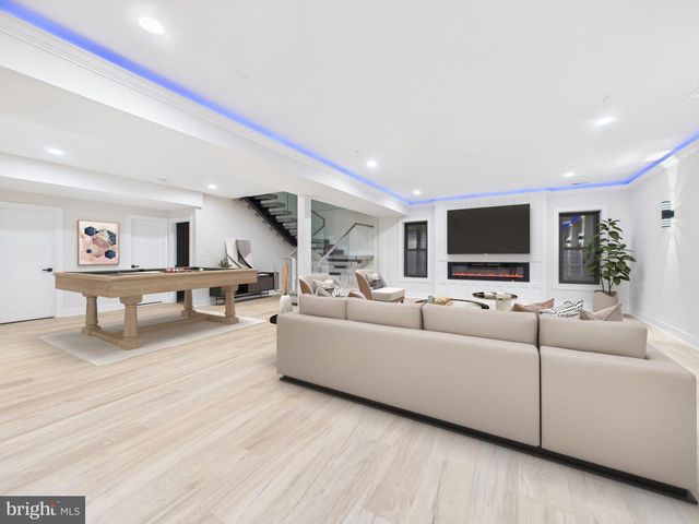 9900 BARBARA ANN LN, Fairfax, VA 22032