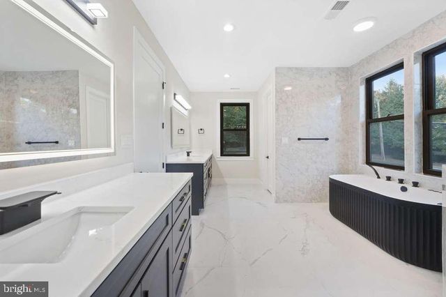 9900 BARBARA ANN LN, Fairfax, VA 22032