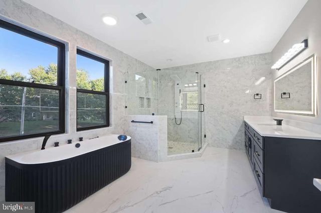 9900 BARBARA ANN LN, Fairfax, VA 22032