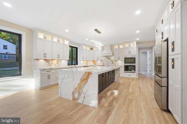 9900 BARBARA ANN LN, Fairfax, VA 22032